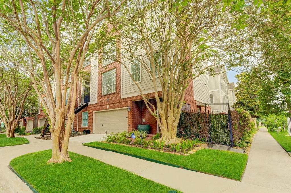 302 Fargo Street - Photo 1