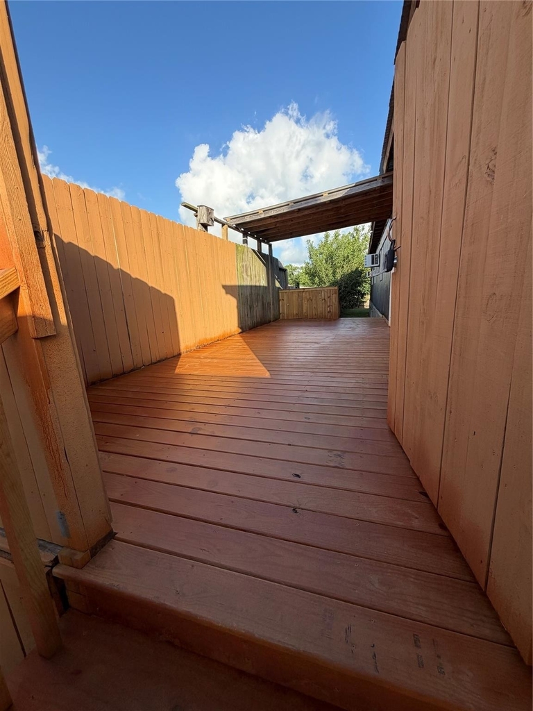 403 Avenue E - Photo 3