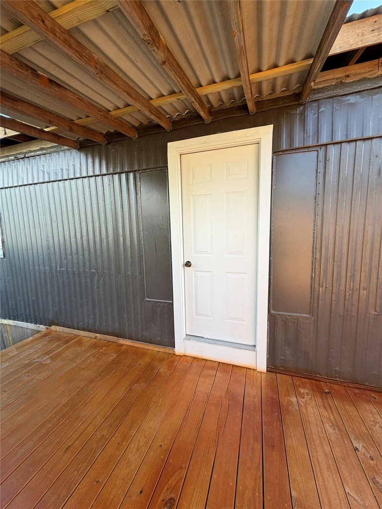 403 Avenue E - Photo 4