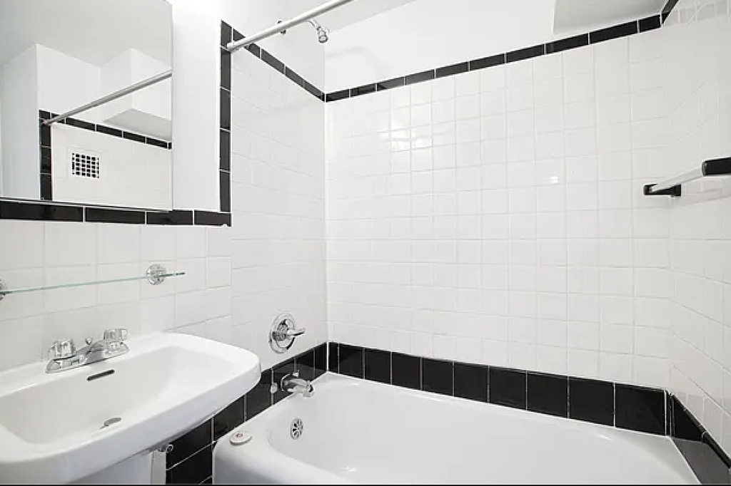 2nd ave - Photo 2
