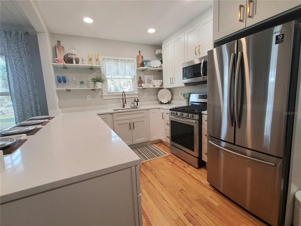 410 N Oleander Avenue - Photo 1