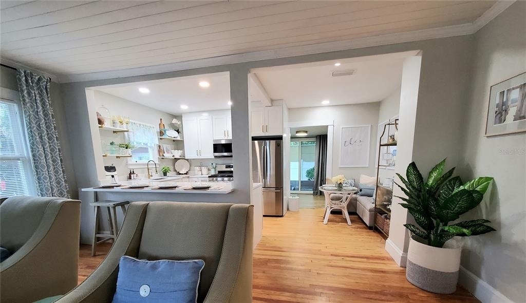 410 N Oleander Avenue - Photo 3