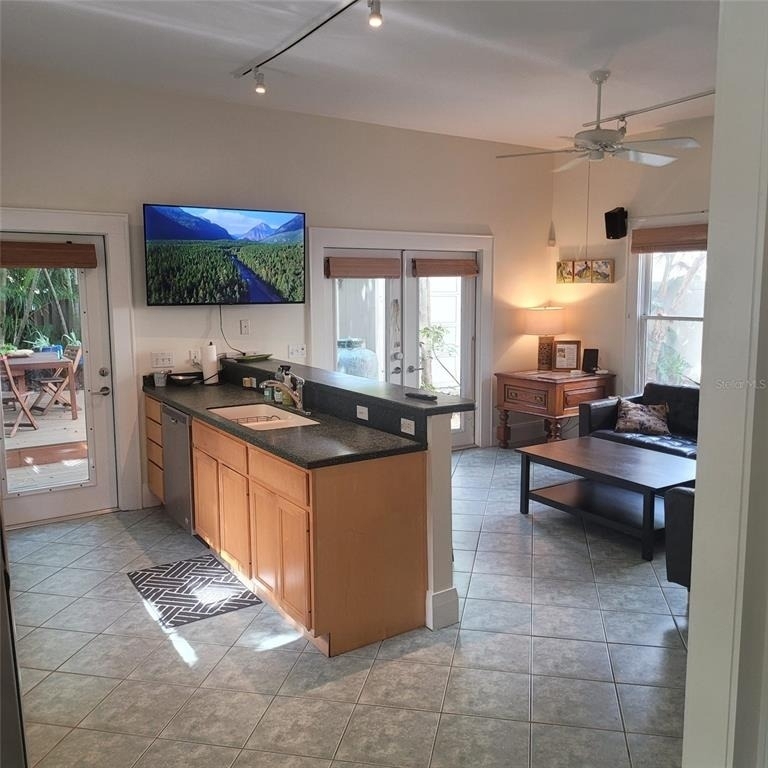 2916 W Bay Court Avenue - Photo 7
