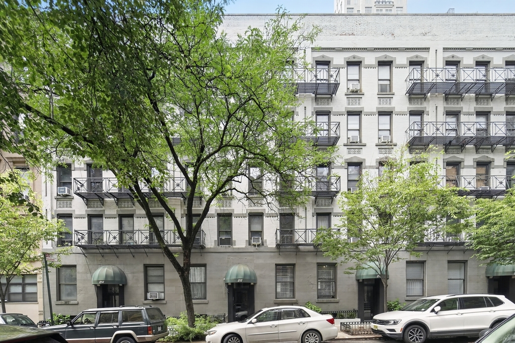 212 East 84th Street - Photo 8