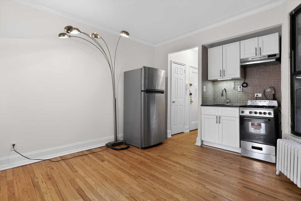 212 East 84th Street - Photo 2