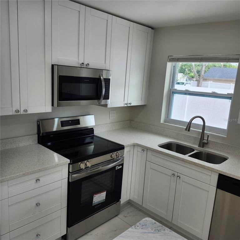 15406 Avalon Avenue - Photo 15