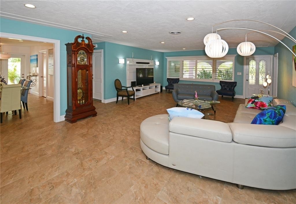 7020 Mango Avenue S - Photo 8
