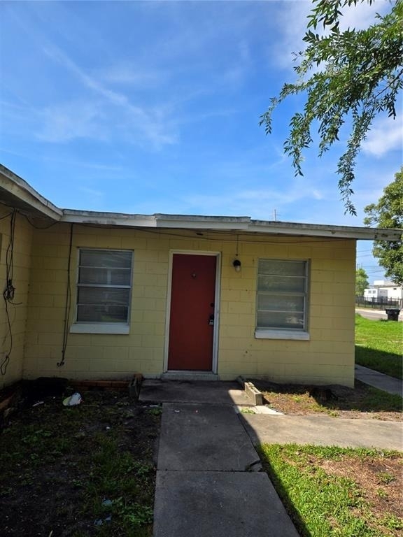 2109 S Mills Avenue - Photo 1