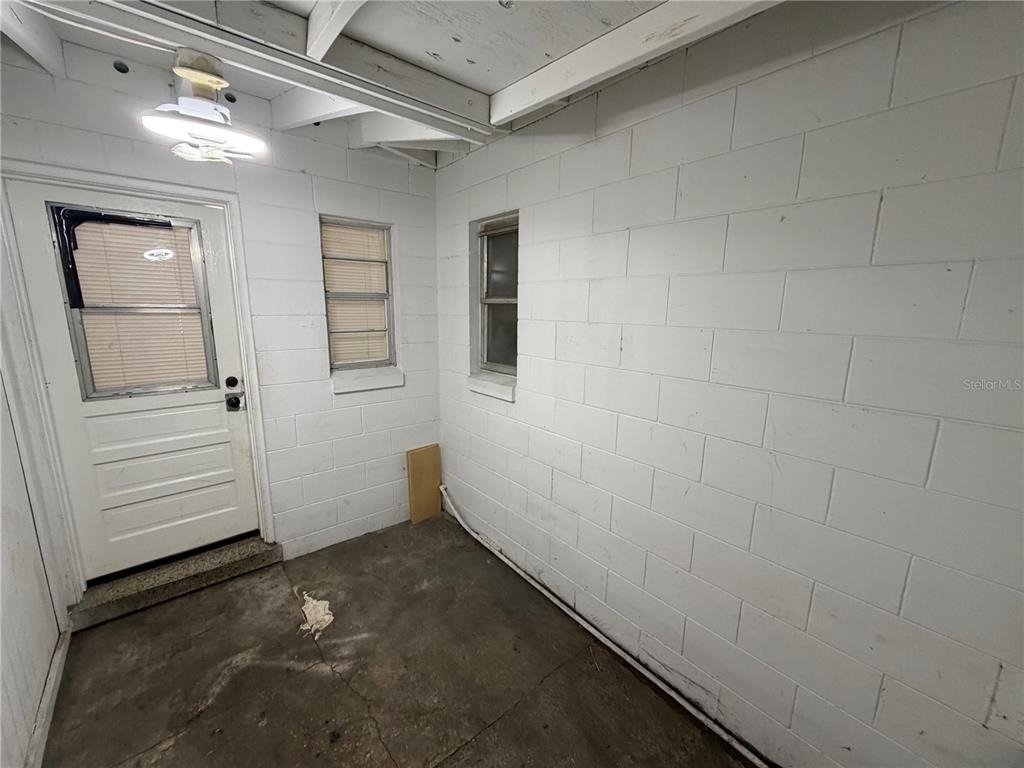 2109 S Mills Avenue - Photo 12