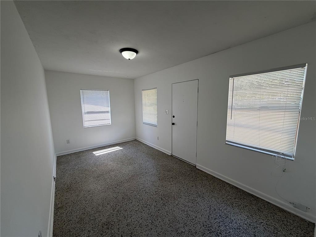 2109 S Mills Avenue - Photo 3