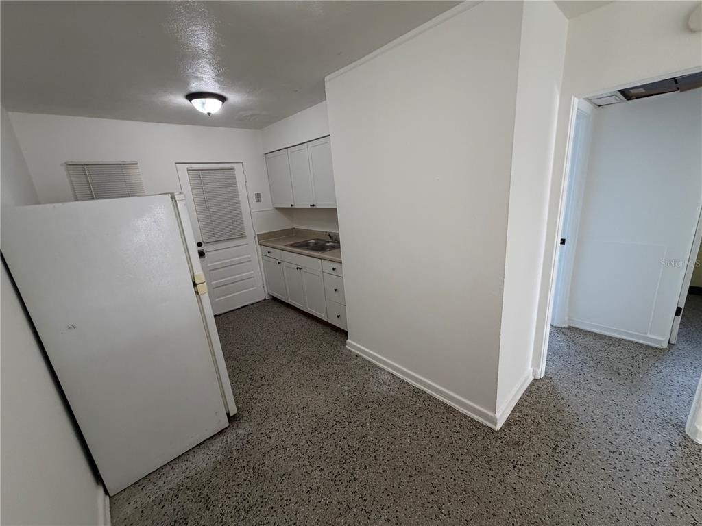 2109 S Mills Avenue - Photo 6