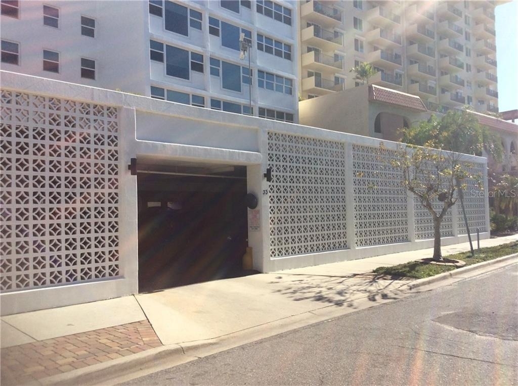 33 S Gulfstream Avenue - Photo 1