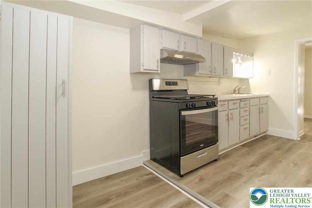 330 Walnut Street - Photo 4