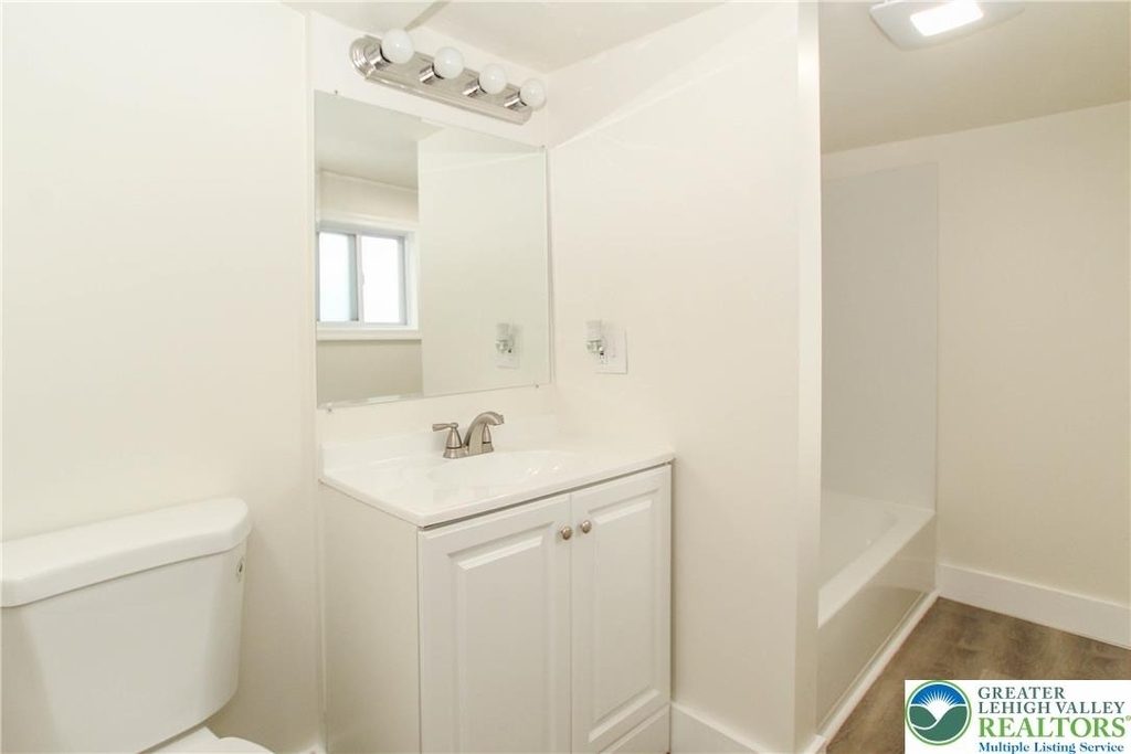 330 Walnut Street - Photo 6