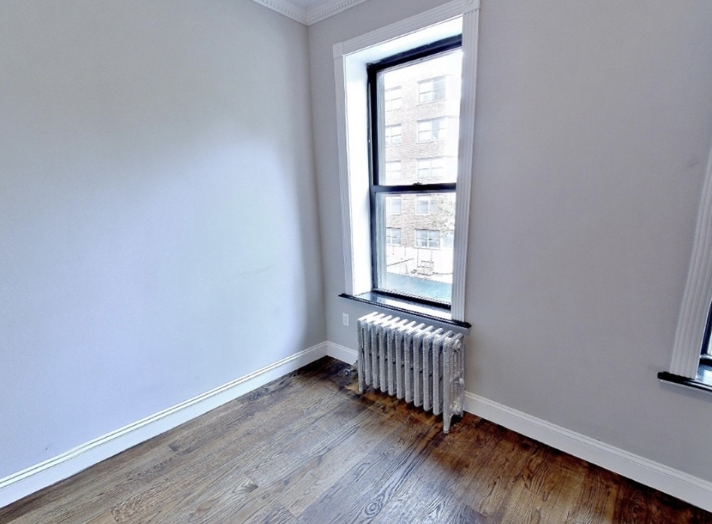 East 83rd Street - Photo 4