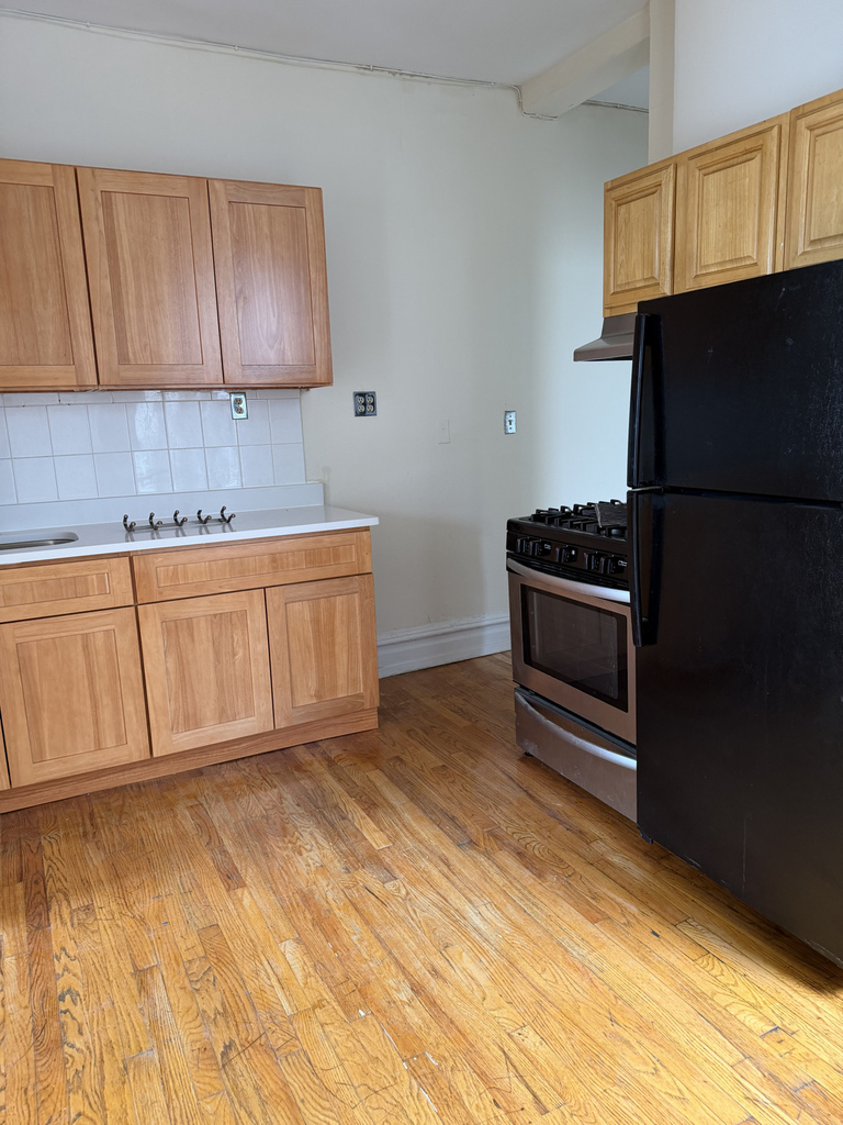 24-35 Steinway Street - Photo 0