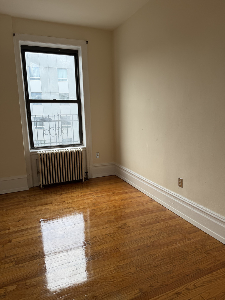 24-35 Steinway Street - Photo 7