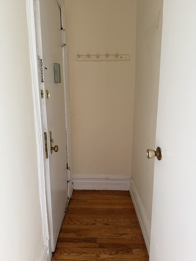 24-35 Steinway Street - Photo 3