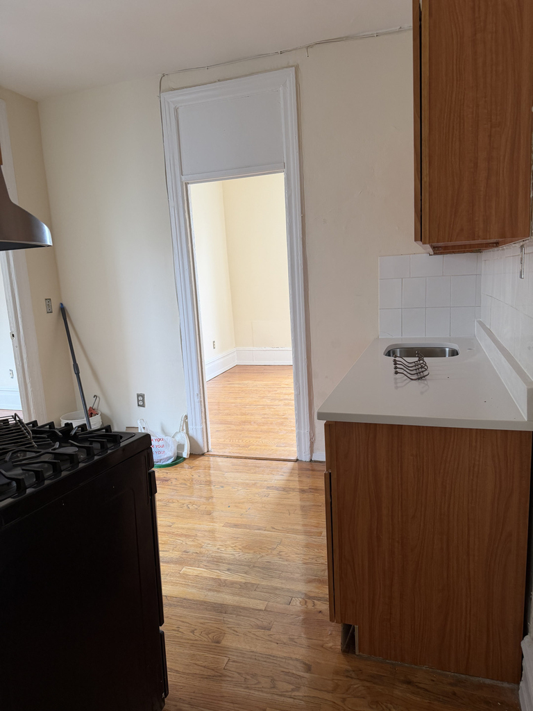 24-35 Steinway Street - Photo 2