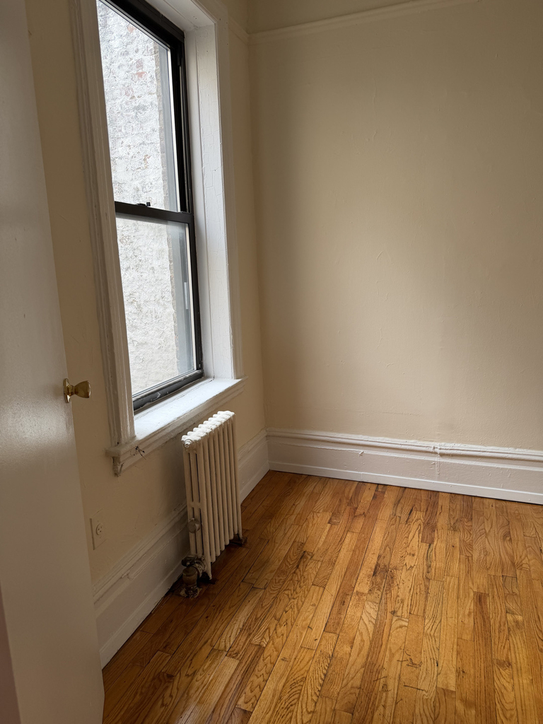 24-35 Steinway Street - Photo 12