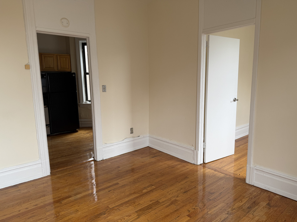 24-35 Steinway Street - Photo 8
