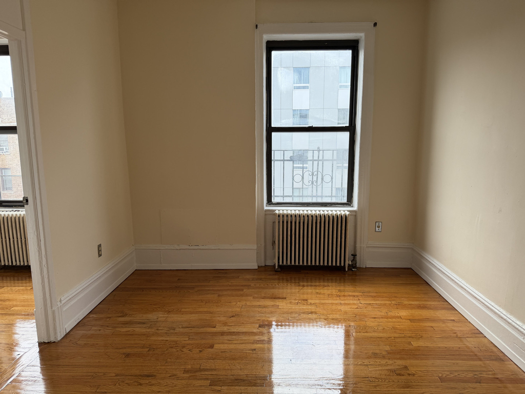 24-35 Steinway Street - Photo 6