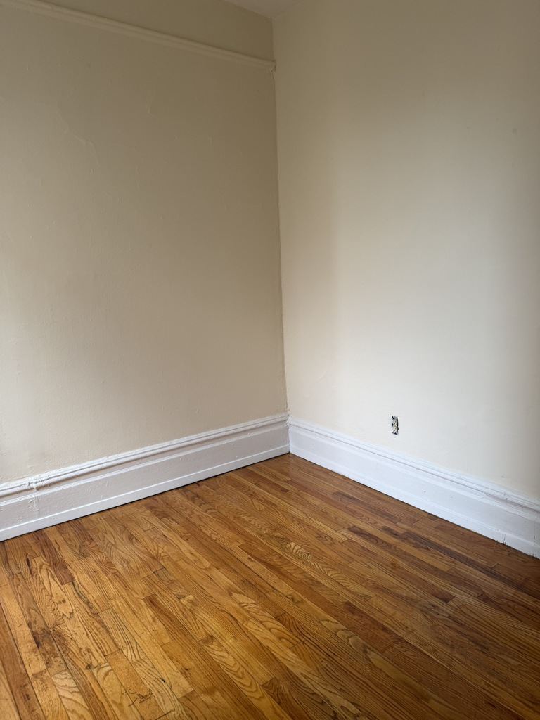 24-35 Steinway Street - Photo 13
