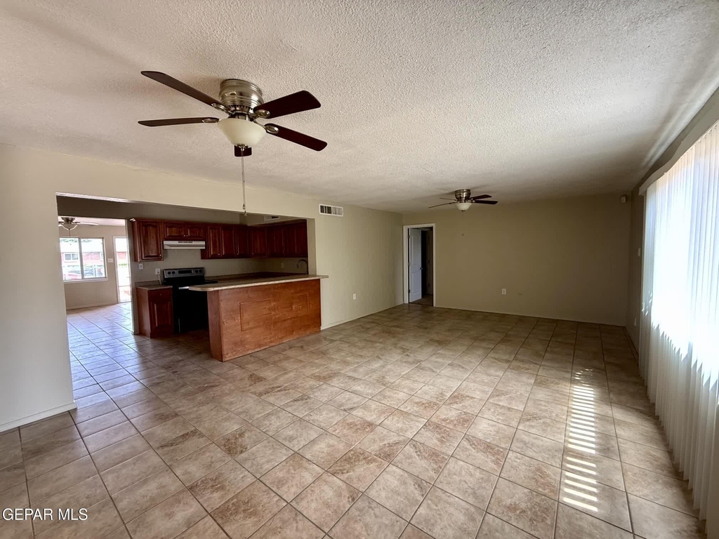 2801 Hawick Road - Photo 4