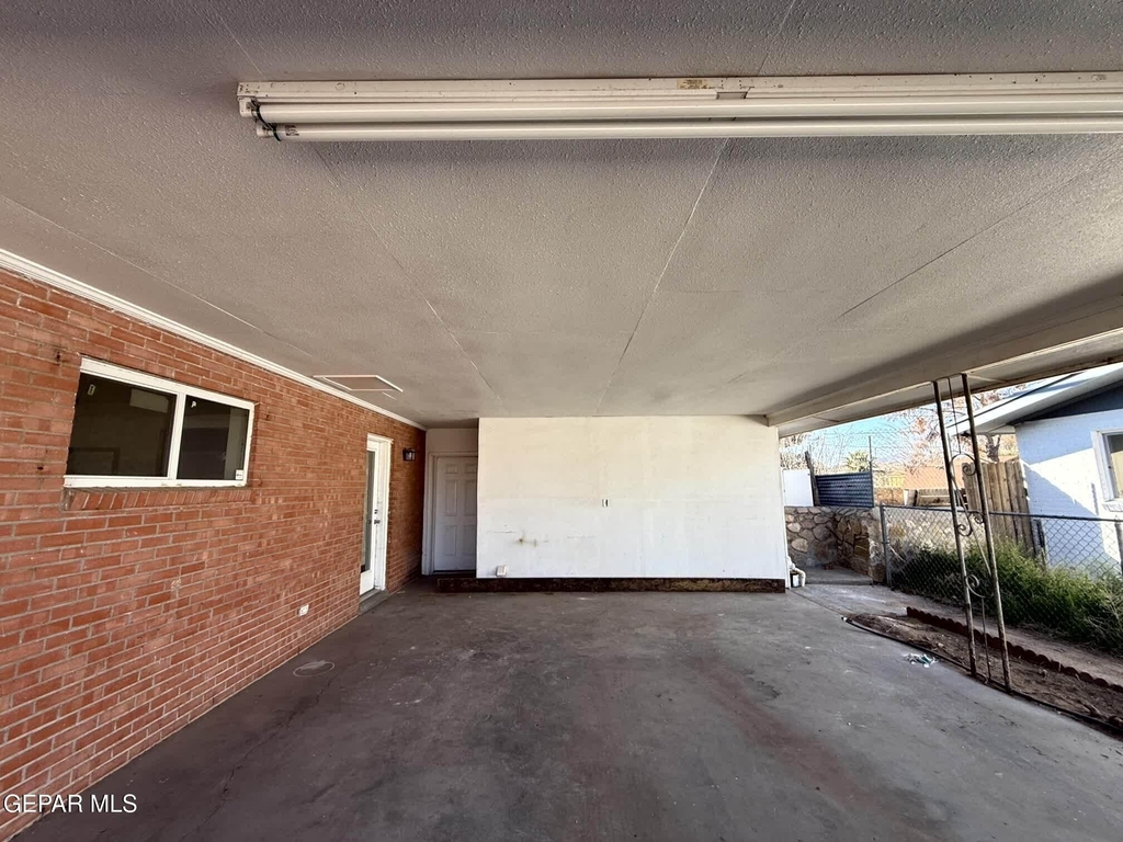 2801 Hawick Road - Photo 30