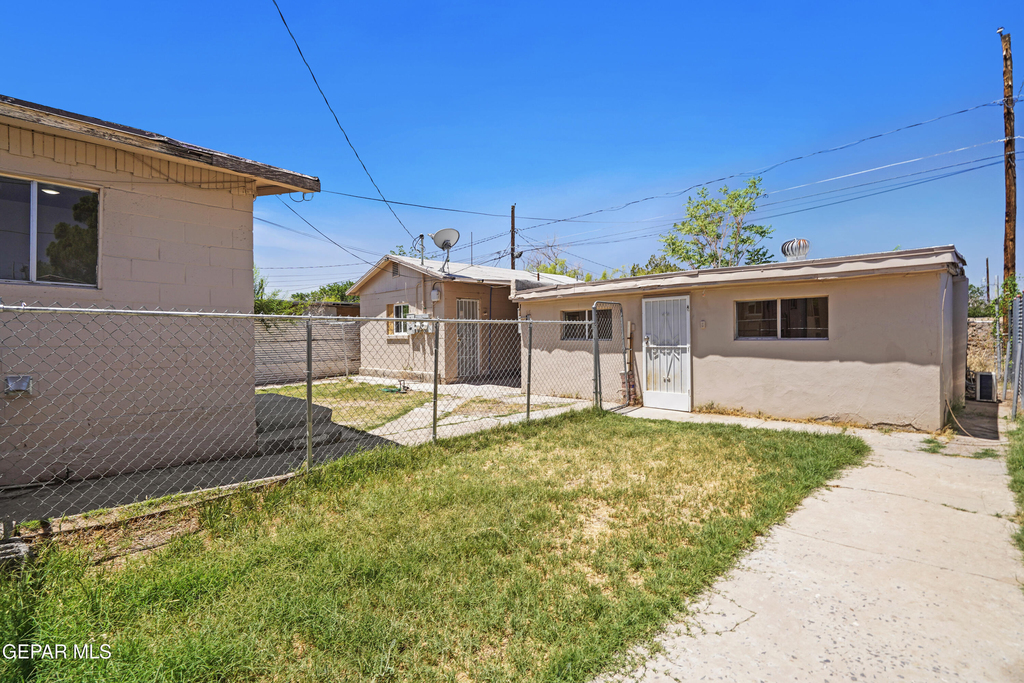 209 N Seville Drive - Photo 2