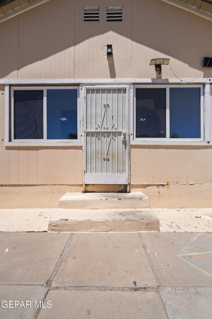 209 N Seville - Photo 1