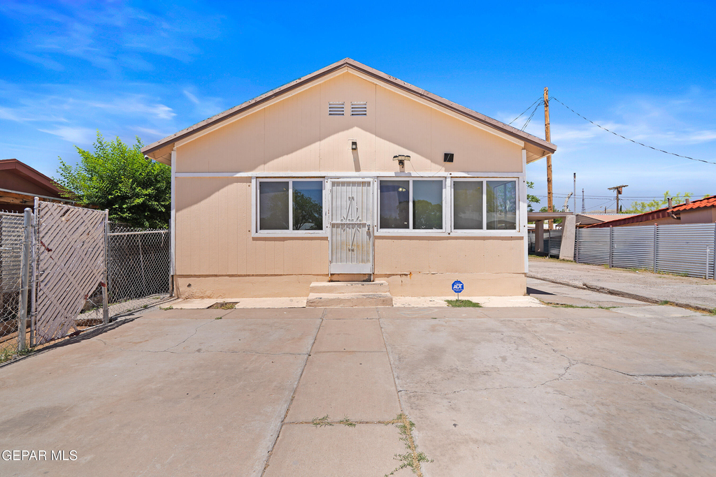 209 N Seville - Photo 0