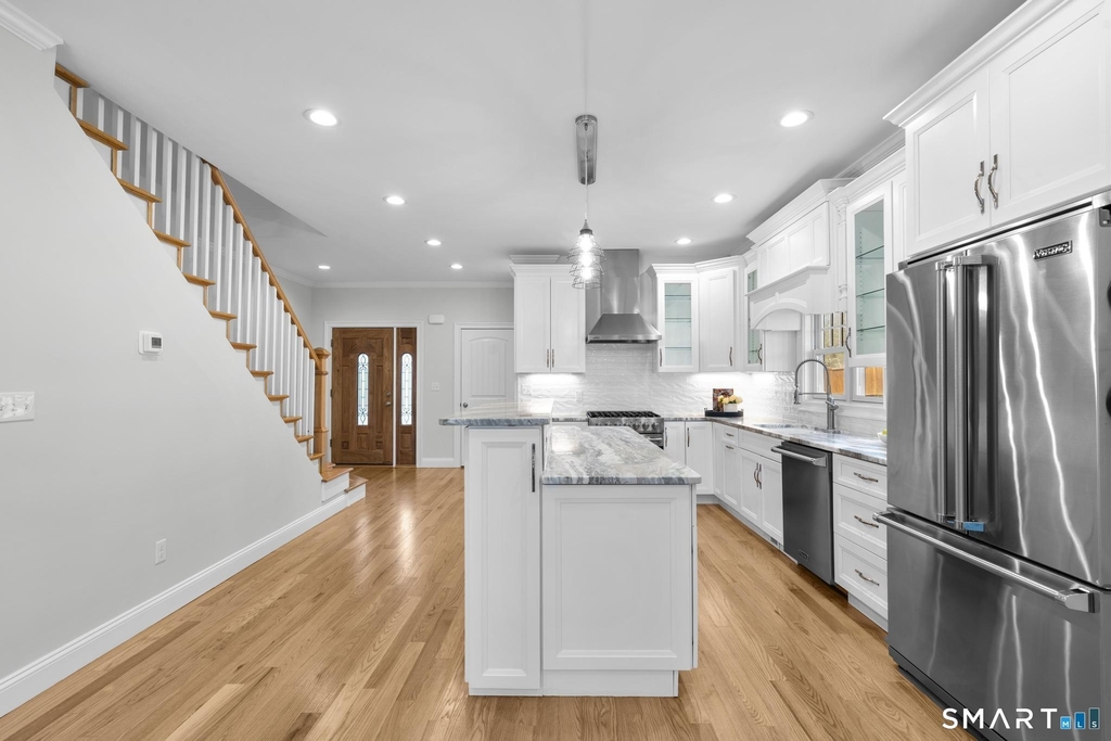 2455 Boston Post Road - Photo 2