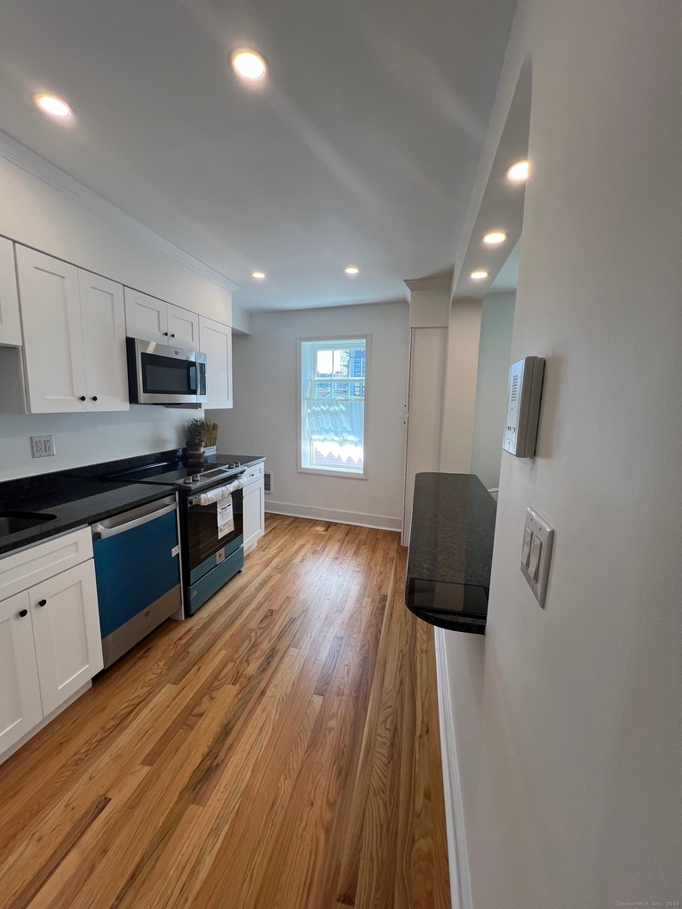 833 Summer Street - Photo 2