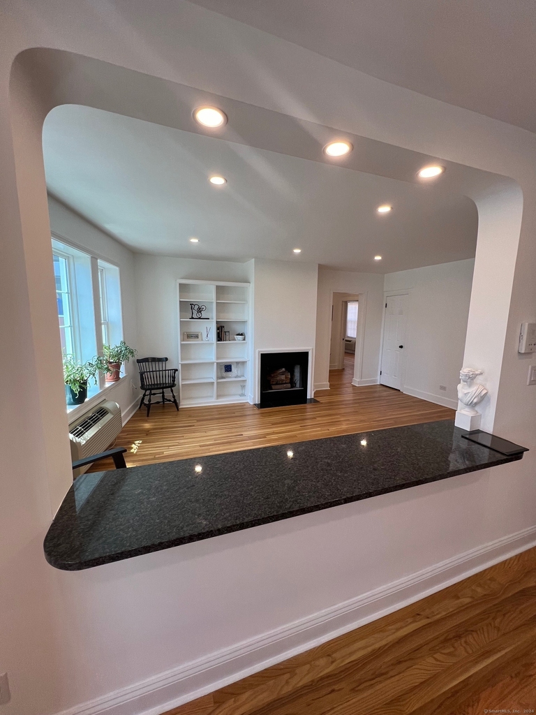 833 Summer Street - Photo 4