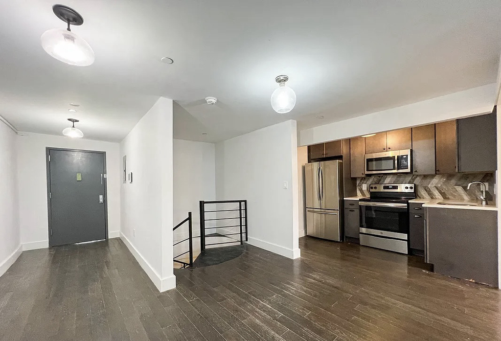 1114 Halsey Street - Photo 4