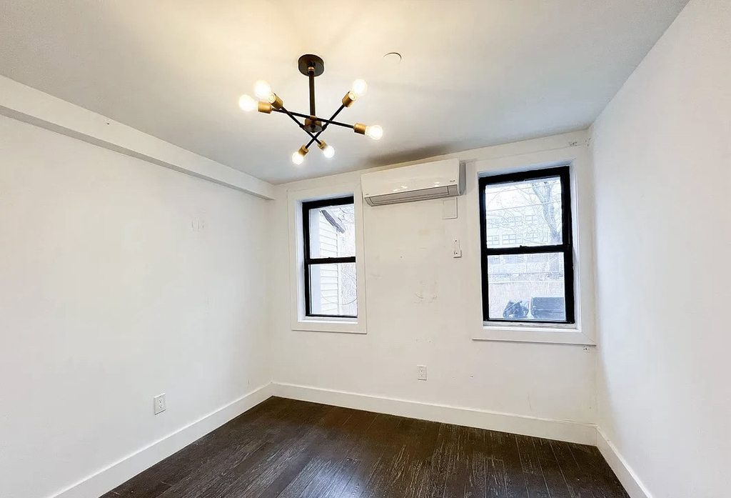 1114 Halsey Street - Photo 3