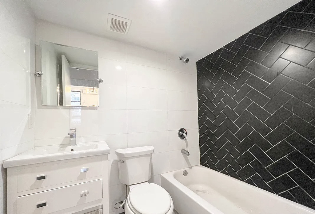 1114 Halsey Street - Photo 8