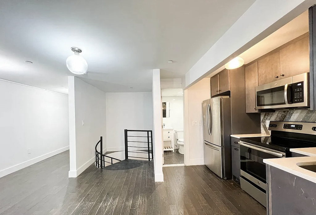 1114 Halsey Street - Photo 5