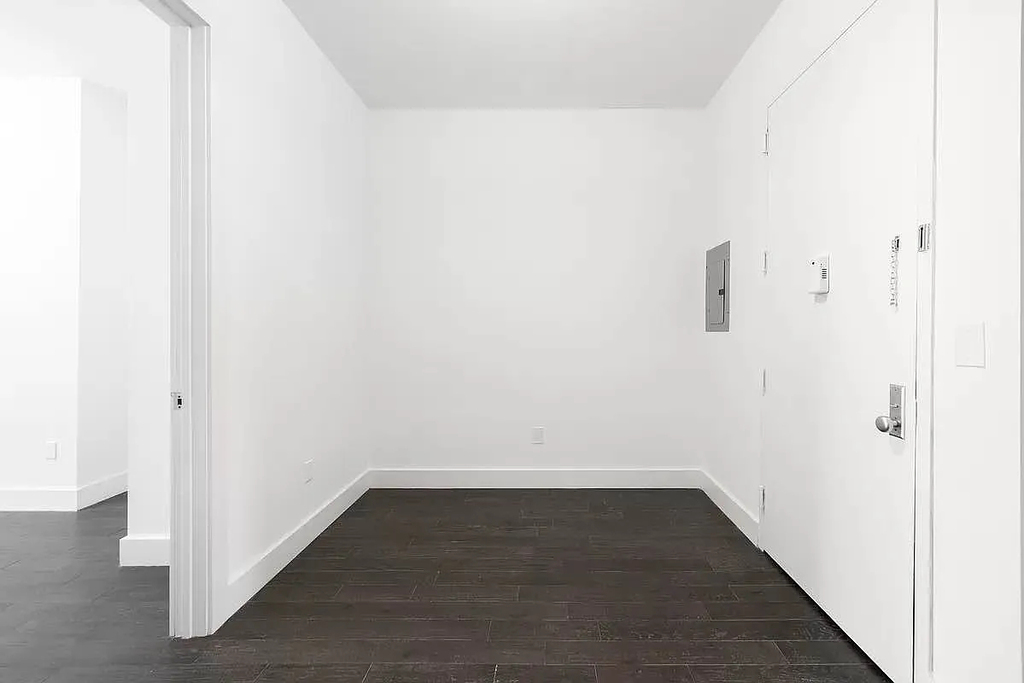 1114 Halsey Street - Photo 7
