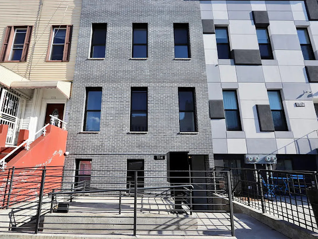 1114 Halsey Street - Photo 10