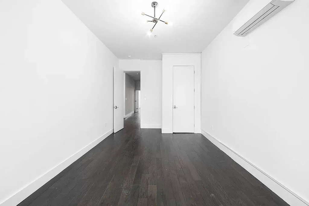 1114 Halsey Street - Photo 4