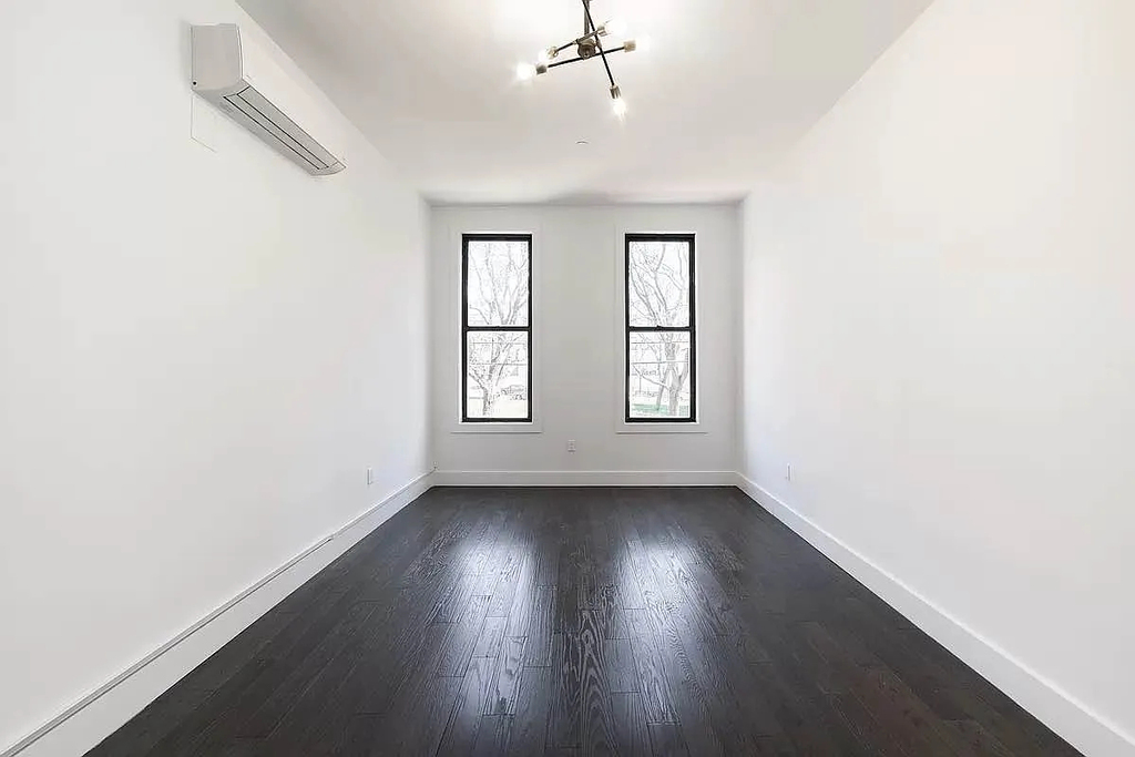 1114 Halsey Street - Photo 1