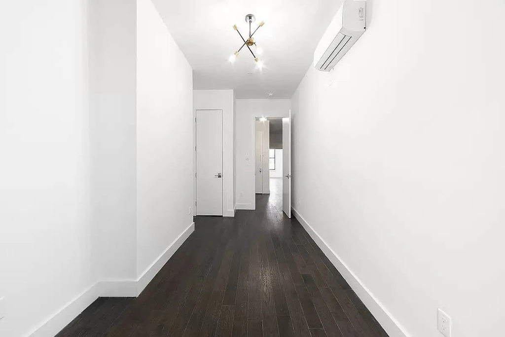 1114 Halsey Street - Photo 5