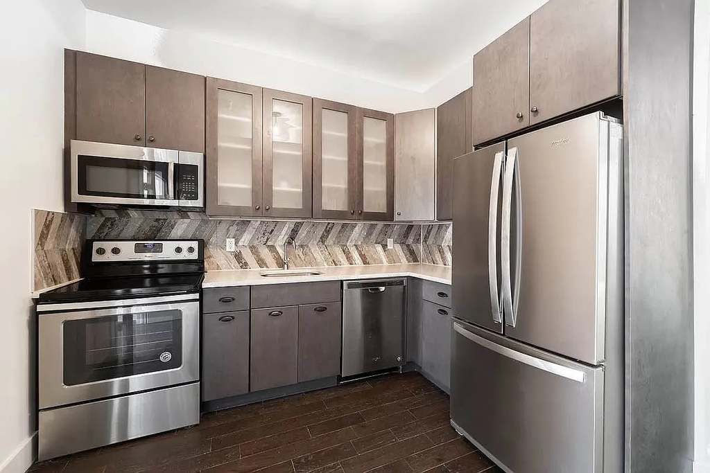1114 Halsey Street - Photo 6