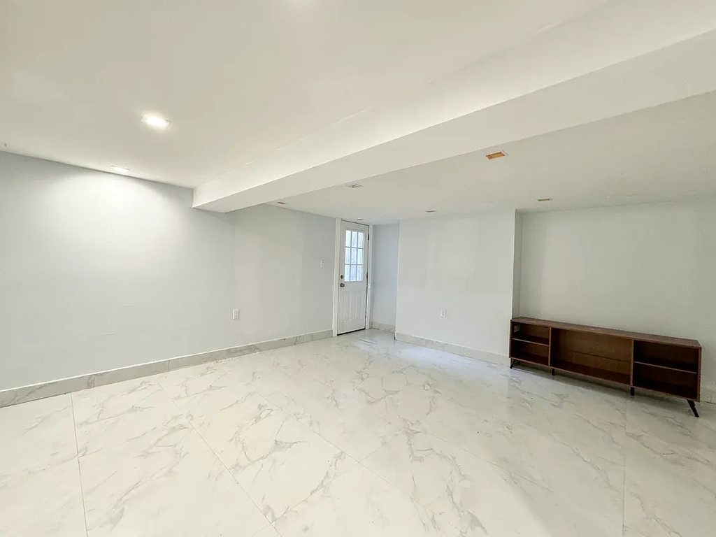 225 Halsey Street - Photo 8