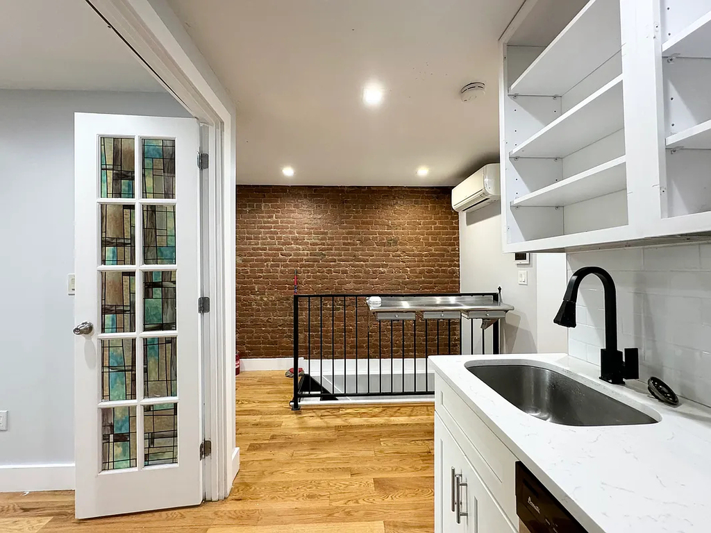 225 Halsey Street - Photo 7