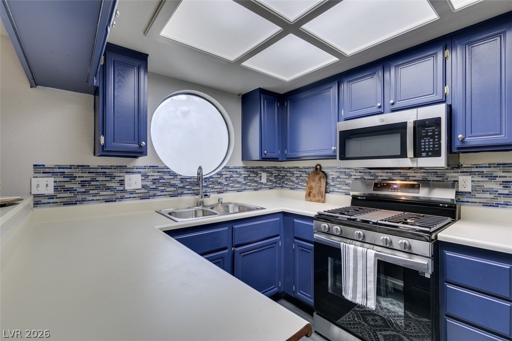 810 N Sloan Lane - Photo 8