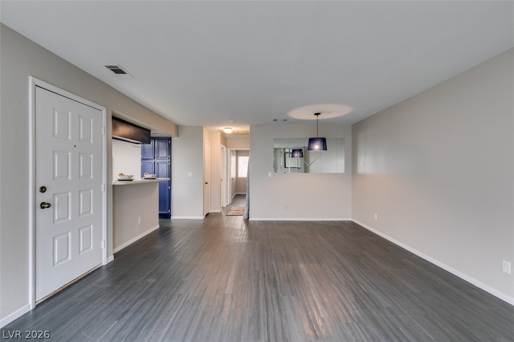810 N Sloan Lane - Photo 2