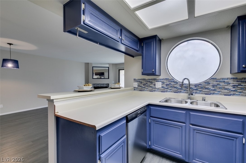810 N Sloan Lane - Photo 10